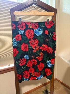 Vince Camuto Black Pencil Skirt with Red & Blue Floral Print